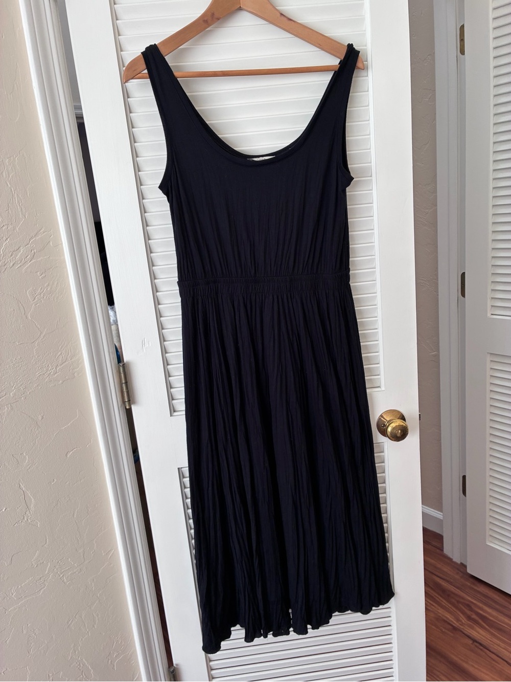 Vince Black Sleeveless Scoop-Neck Pleated Midi Dress